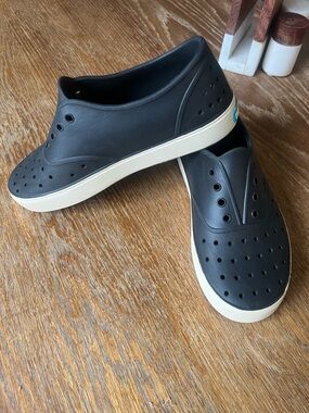 Native Miller Shoes (Big Kids) Black Slip-On Shoes